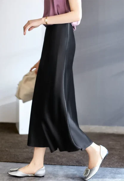 Soft Oversized Black Skirt - Image 2