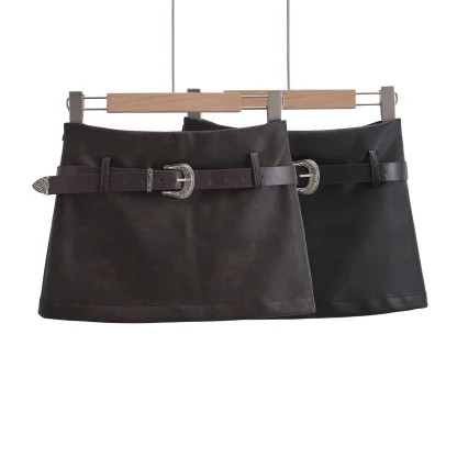 Vintage-style Black Skirt with Belt - Image 2
