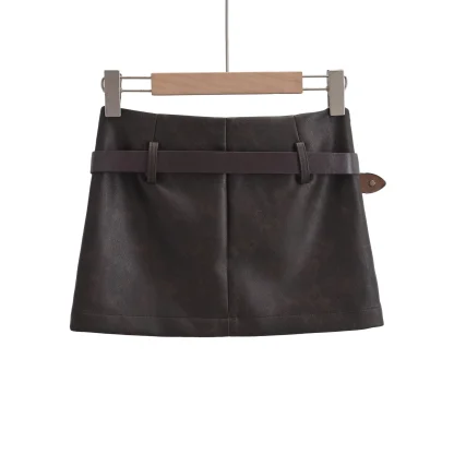 Vintage-style Black Skirt with Belt - Image 4