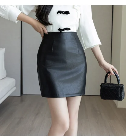 Chic Mini Black Skirt