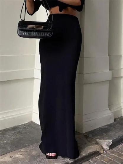 Seamless Elegant Black Skirt - Image 2