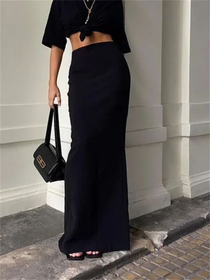 Seamless Elegant Black Skirt - Image 3